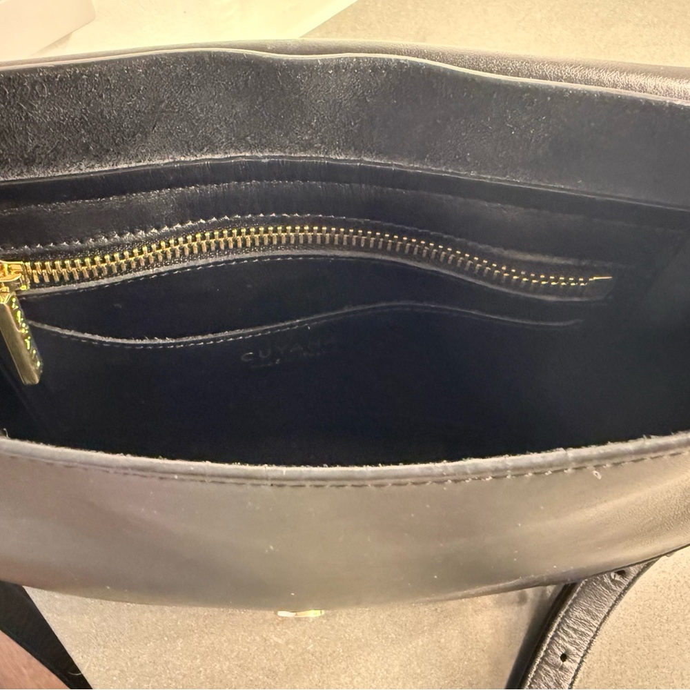 Cuyana Classic Saddle Bag in Black Smooth Leather - Picture 5 of 7